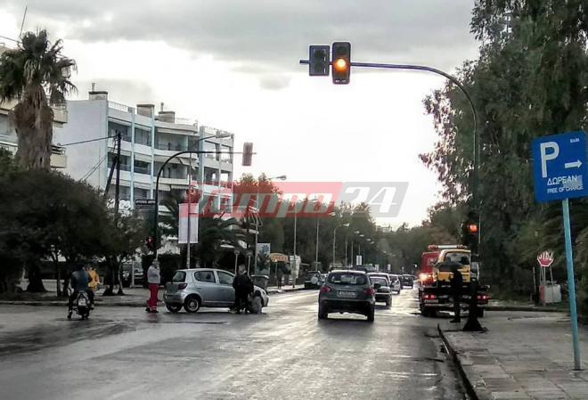 ΤΩΡΑ - Πάτρα: Σύγκρουση αυτοκινήτων στην Ηρώων Πολυτεχνείου