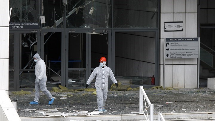 Ο ρόλος της "Αμαζόνας με το καλάσνικοφ" στα χτυπήματα της Ο.Λ.Α.- Η γυναίκα που κατέγραψαν οι κάμερες