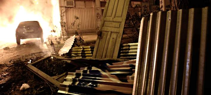 Εξάρχεια: Μάζεψαν 18,5 τόνους «πολεμοφόδια» μετά τα επεισόδια