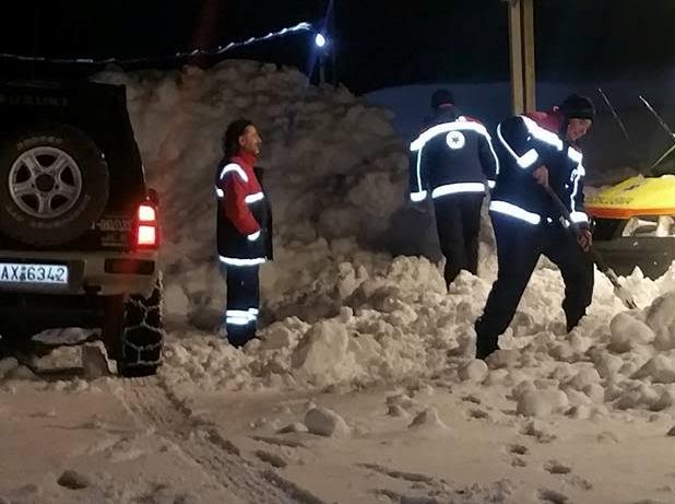 ΝΕΟΤΕΡΟ: Αποκλεισμένη οικογένεια με τέσσερα παιδιά στην Τσαπουρνιά- Άλλη μια νύχτα στο σκοτάδι τα χωριά των Καλαβρύτων- Πού χρειάζονται αλυσίδες