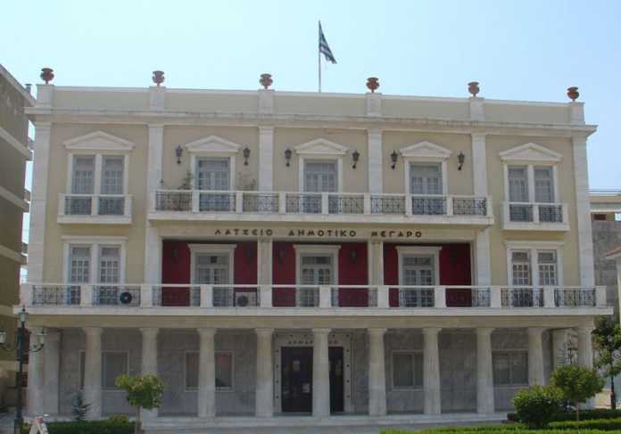 Πύργος: Πέταξαν γουρουνοκεφαλή έξω από το Δημαρχείο - ΦΩΤΟ