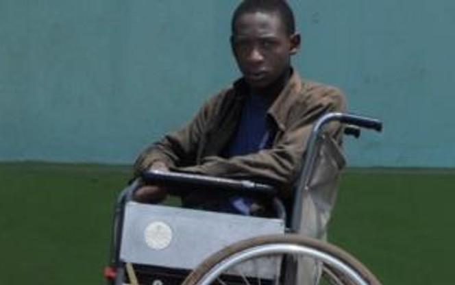 Πάτρα: Εξιτήριο για τον 15χρονο Τζίμυ από την Τανζανία - Πιο κοντά στο θαύμα να ξαναπερπατήσει