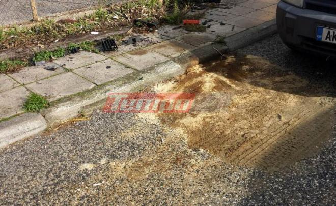 Αυτοκίνητο "ξήλωσε" το φανάρι στην Κανελλοπούλου - ΔΕΙΤΕ ΦΩΤΟ