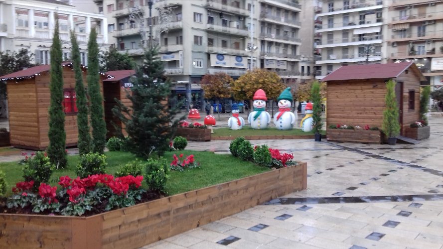 Πάτρα: Στα "μαχαίρια" δημοτική αρχή και έμποροι - Ανακοίνωση των επαγγελματιών για τον "αποκλεισμό" τους από την πλατεία