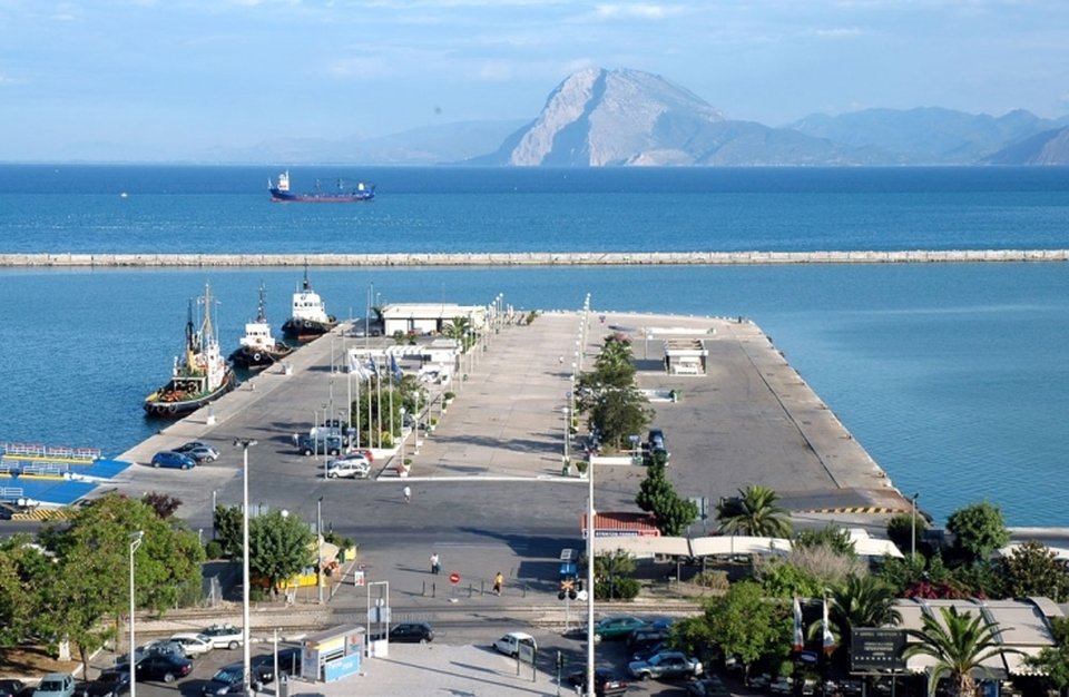 Πάτρα: Πληροφορίες για σοβαρή εμπλοκή με το παραχωρούμενο θαλάσσιο μέτωπο- Κύκλοι του Υπουργείου φέρονται να μιλούν για ζώνη παλαιού αιγιαλού- Τι σημαίνει αυτό;
