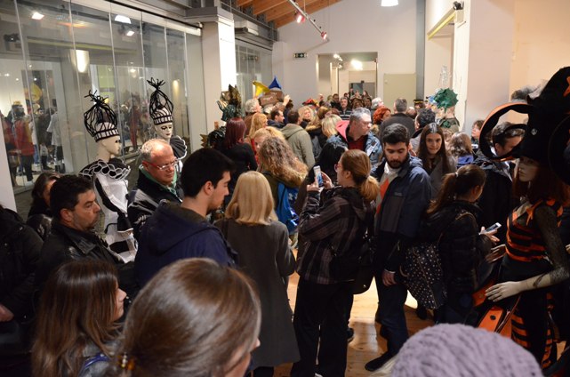 Πάτρα: Σήμερα ανοίγει η έκθεση στολών στην Αγορά "Αργύρη"