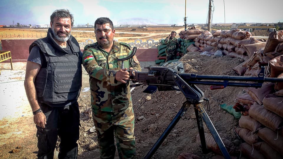 Περικλής Αγγελόπουλος: Ο Πατρινός οπερατέρ με τους Κούρδους μαχητές στο Αφρίν της Συρίας - Γυναίκες και παιδιά στο πεδίο μάχης - ΦΩΤΟ