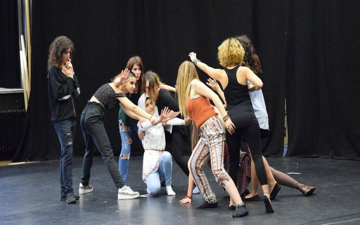 Σύροι πρόσφυγες παρουσιάζουν την «Ιφιγένεια εν Αυλίδι»