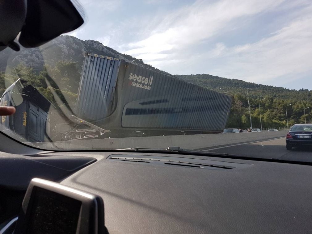 Σοβαρό τροχαίο ατύχημα με νταλίκα στη Μαλακάσα
