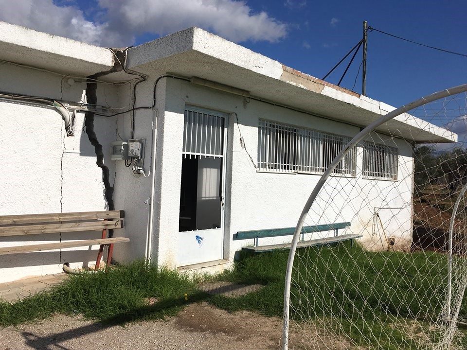 Μάνδρα: Είχαν μπαζώσει ρέμα για να φτιάξουν τα αποδυτήρια του γηπέδου - ΦΩΤΟ