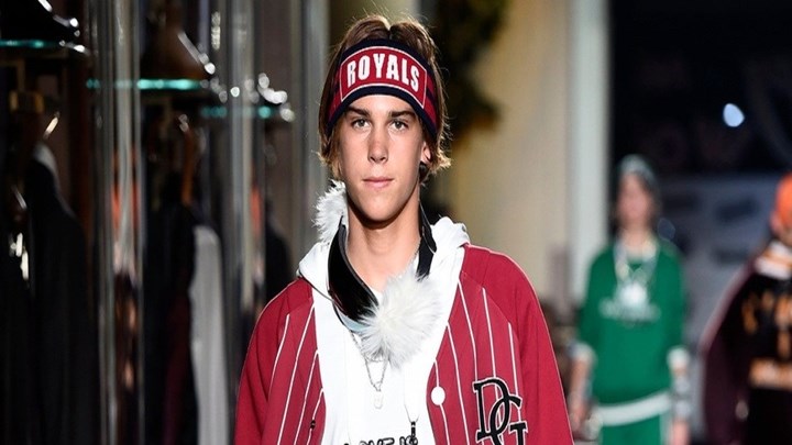 Στην πασαρέλα ο 16χρονος γιος του «Τζέιμς Μποντ» - ΦΩΤΟ