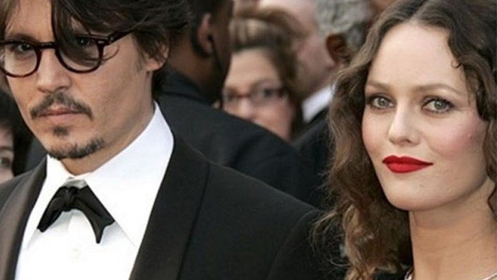 Ο Τζόνι Ντεπ ζει στην Πάτρα - Αλήθεια, το γράφει και στο κουδούνι του σπιτιού! - ΦΩΤΟ