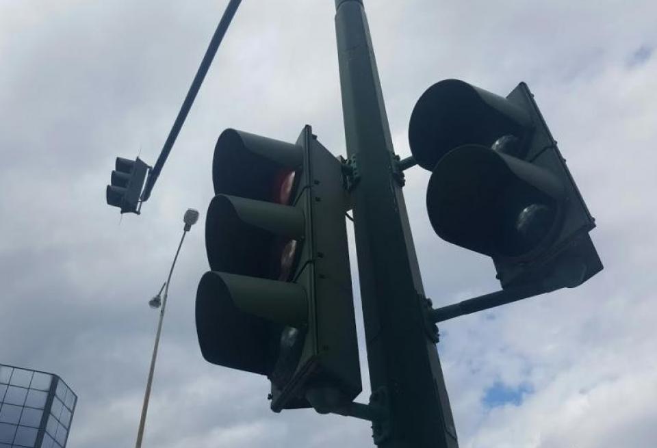 ΤΩΡΑ - Πάτρα: Κυκλοφοριακό αλαλούμ στον κόμβο Κουρτέση -Εκτός λειτουργίας το φανάρια