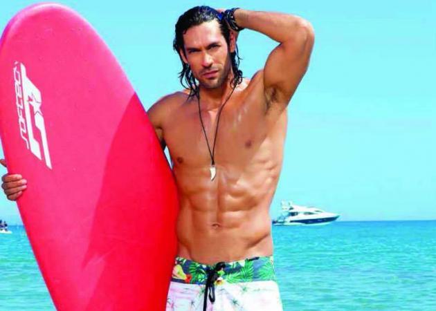 Γιάννης Σπαλιάρας: Αγνώριστος σε φωτογραφία του 1991 και σε εξώφυλλο του 1997