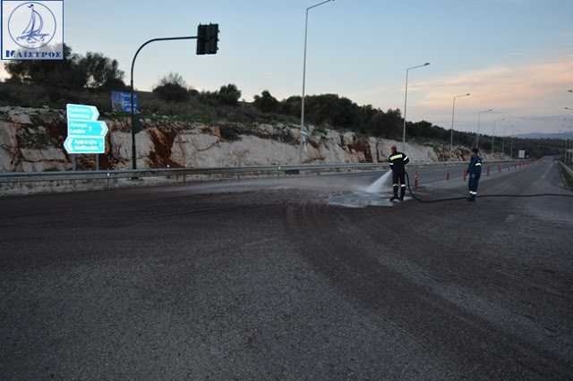 Ιόνιας Οδός: Γέμισε το οδόστρωμα πυρήνα ελαιοτριβείου-ΦΩΤΟ