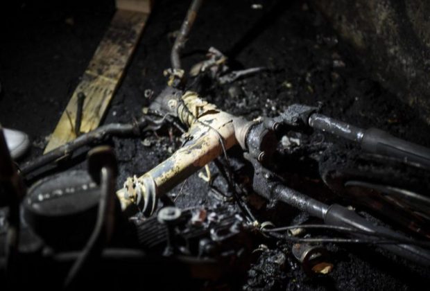 Πάτρα: Έκλεψε μηχανάκι για να "βουτήξει" 4 τσάντες και μετά... το έκαψε για να εξαφανίσει τα ίχνη!