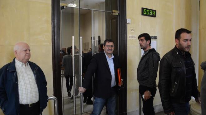 Σήμερα η δίκη του Δημάρχου Πατρέων - Συγκέντρωση εργαζόμενων έξω από τα Δικαστήρια