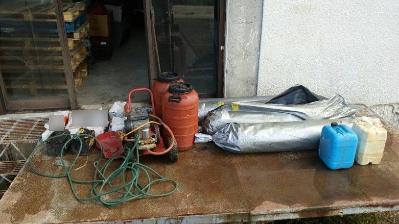 Ηλεία: "Φόρτωσαν" γεωργικά εργαλεία, κινητήρες και φυτοφάρμακα από αποθήκη - Τρεις συλλήψεις ανάμεσα τους και ανήλικος - ΦΩΤΟ