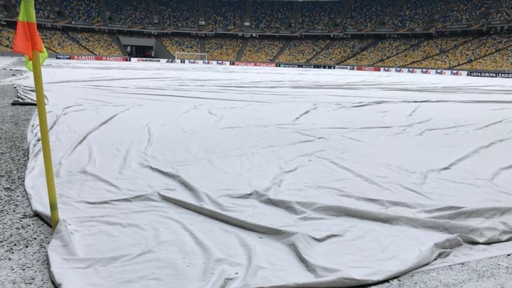 Επίθεση με πέτρες σε πούλμαν που μετέφερε οπαδούς της ΑΕΚ στο Κίεβο - Δύο τραυματίες