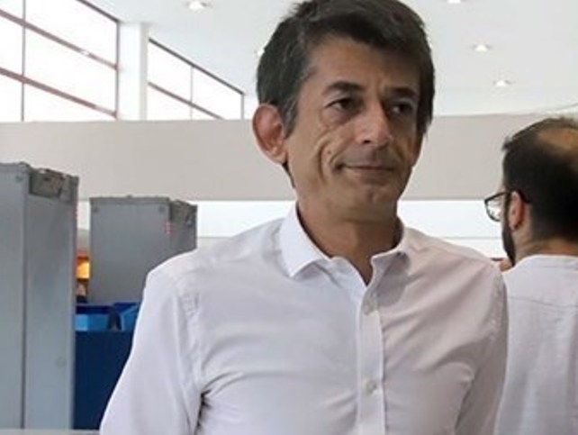 Επίθεση από Καρανίκα στους «εθνικολαϊκιστές πατριδοκάπηλους δεξιούς»