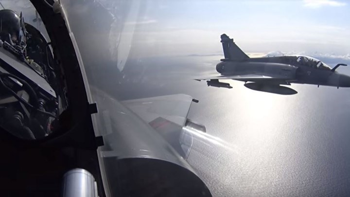 Πτήση ισχυρού συμβολισμού - ΑΓΕΕΘΑ και ΑΓΕΑ πέταξαν με Mirage πάνω από τα Ίμια - ΒΙΝΤΕΟ