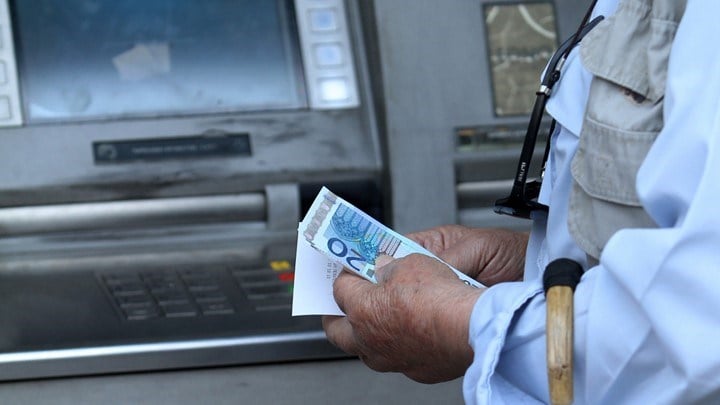 Ποιοι θα πάρουν αναδρομικά έως 800 ευρώ στις επικουρικές