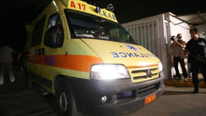 Πάτρα: Στο έδαφος τραυματίας τροχαίου - Δεν μπορούσε να πλησιάσει το ασθενοφόρο λόγω παρκαρισμένων ΙΧ