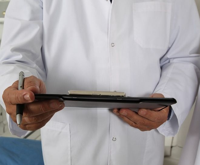 Συνελήφθη γιατρός που ζητούσε 500 ευρώ για να χειρουργήσει ασθενή