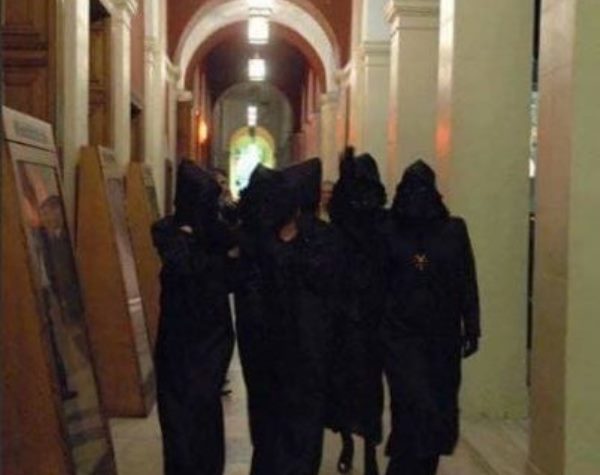 Tα ντόμινο και ο... φυσικός τους χώρος