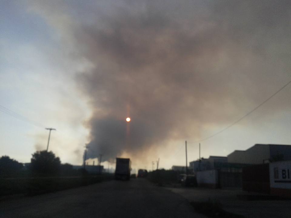 Δυτική Αχαΐα: "Πνίγηκαν" πάλι από τον καπνό των πυρηνελαιουργείων - Μια ακόμη "μαύρη" Κυριακή για τα χωριά της Ωλενίας