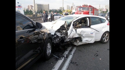 Αρόη Πάτρας: Αγνωστοί σπάνε παρμπρίζ και φανάρια με... λεμόνια!