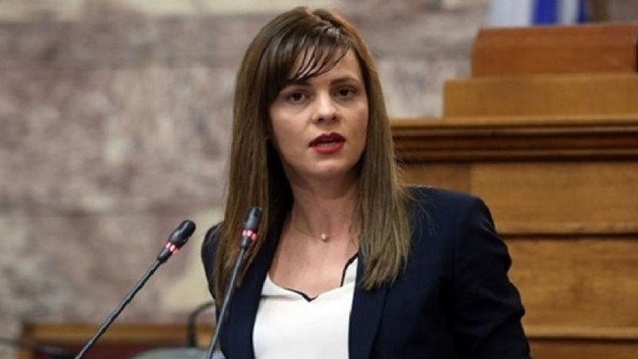 Τι συμβολίζει το απίθανο σμαραγδένιο λεοπάρ φόρεμα της Μελάνια Τραμπ;