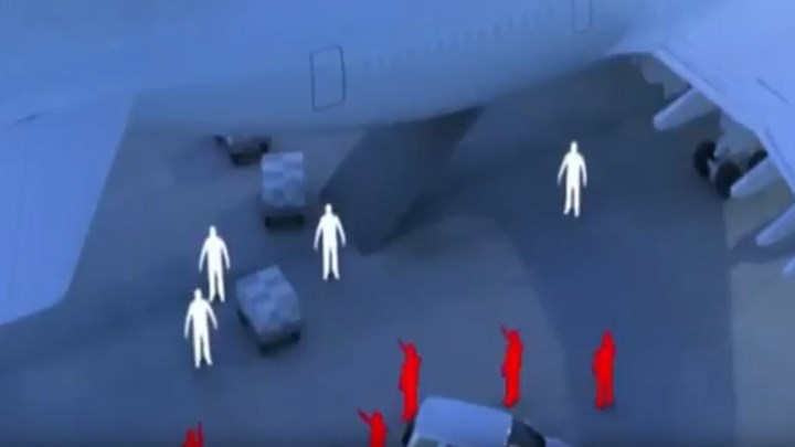 Ληστεία για ρεκόρ Γκίνες - Άρπαξαν 5 εκατομμύρια δολάρια από αεροσκάφος μέσα σε 6 λεπτά - ΒΙΝΤΕΟ