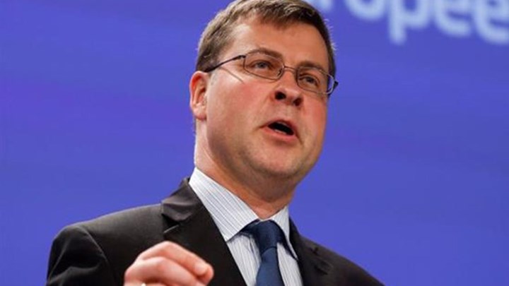 Βάλντις Ντομπρόβσκις: Το πλάνο της Κομισιόν για μείωση των "κόκκινων δανείων"