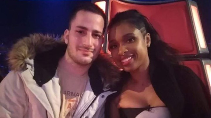 Από το Αγρίνιο στο... Βρετανικό "The Voice" για να συναντήσει την Τζένιφερ Χάντσον - ΦΩΤΟ - ΒΙΝΤΕΟ