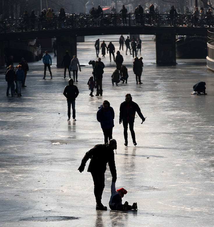 Πάγωσαν τα κανάλια του Άμστερνταμ