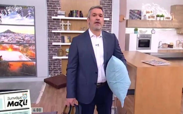 Πρεμιέρα με παντόφλες και μαξιλάρι έκανε ο Αιγιώτης Σπύρος Χαριτάτος - ΒΙΝΤΕΟ