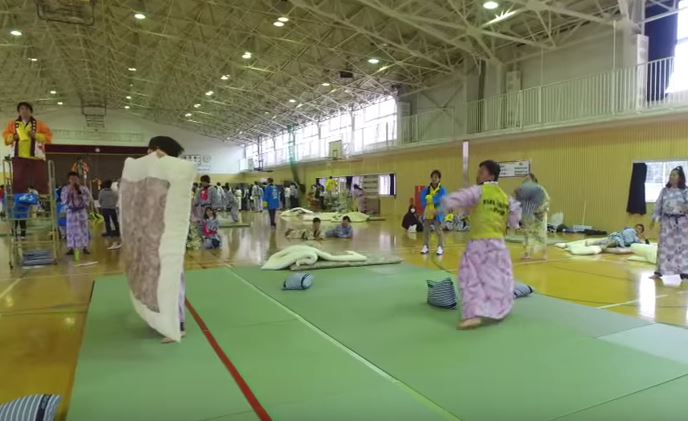 Ο μαξιλαροπόλεμος είναι ένα σοβαρό σπορ στην Ιαπωνία!