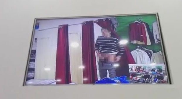 Ψάχνουν τον επιδειξία που "τα κατεβάζει" μέσα σε καταστήματα - Συνεχίζουν τις έρευνες οι Αστυνομικοί με το υλικό που έχουν στις κάμερες και δείχνει τη... δράση του! ΦΩΤΟΓΡΑΦΙΕΣ