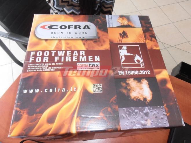 Άρβυλα και προστατευτικά για το πρόσωπο, στους Πυροσβέστες της Ζακύνθου! Συγκινητική η προσφορά της Αγγλικανικής Κοινότητας λίγο πριν ξεκινήσει η νέα αντιπυρική περίοδος - ΦΩΤΟ