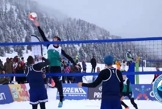 Η Snow mini volleyball movie των Καλαβρύτων