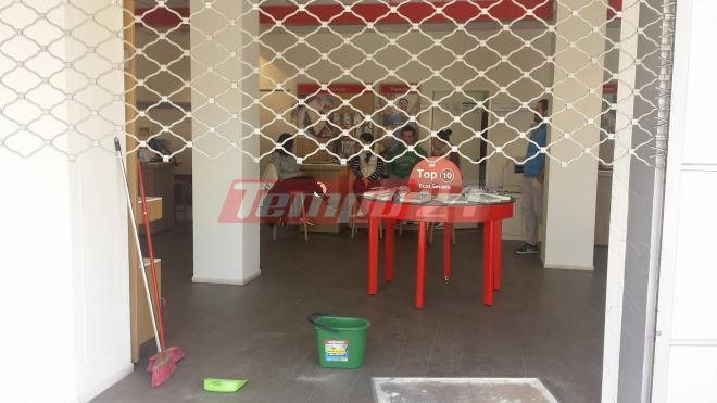 Πάτρα: Απίστευτο! Μπήκαν με αυτοκίνητο σε κατάστημα! Δεύτερο περιστατικό στην Ακρωτηρίου μετά τη ληστεία σε βενζινάδικο - Ανησυχούν οι επιχειρηματίες της περιοχής - ΝΕΕΣ ΦΩΤΟΓΡΑΦΙΕΣ