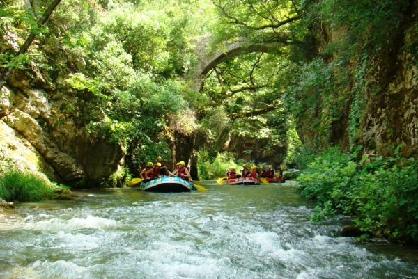 NEOTEΡO- Αχαϊα: Τραγωδία λίγο πριν την Ανάσταση - 40χρονη γυναίκα πνίγηκε στην λίμνη του Λάδωνα ενώ έκανε ράφτινγκ!- ΦΩΤΟ