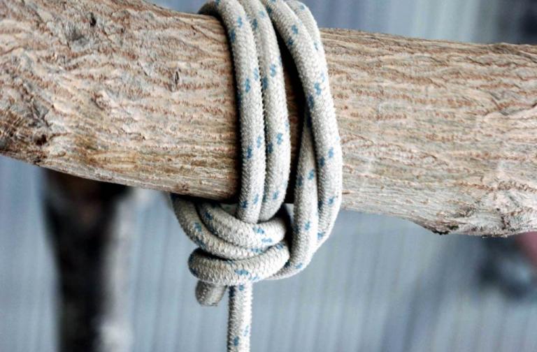 Δυτ. Ελλάδα: Άνδρας βρέθηκε κρεμασμένος σε δέντρο - Ο αδερφός του είχε «φύγει» με παρόμοιο τρόπο