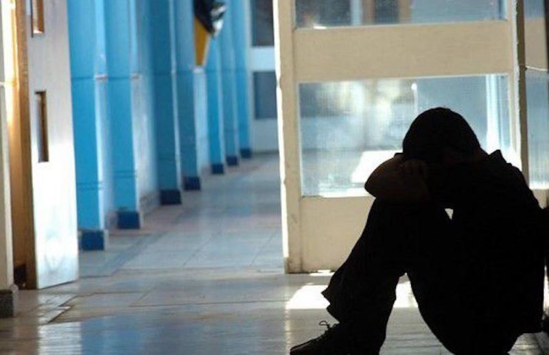 Λάρισα: «Μου έκλεψε το πορτοφόλι και με βίασε» – Σάλος από την καταγγελία νεαρού για γνωστό του!