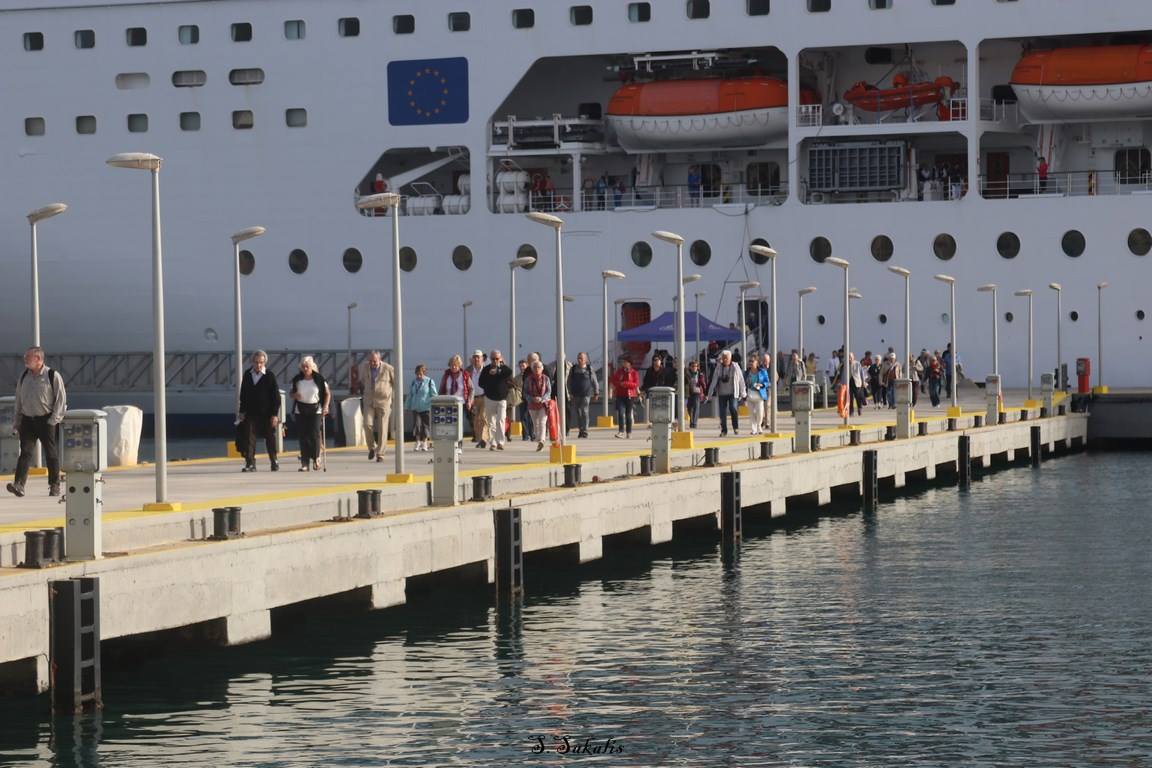 Έφτασε το πρώτο κρουαζιερόπλοιο για τη νέα σεζόν - 1700 τουρίστες στο Αργοστόλι