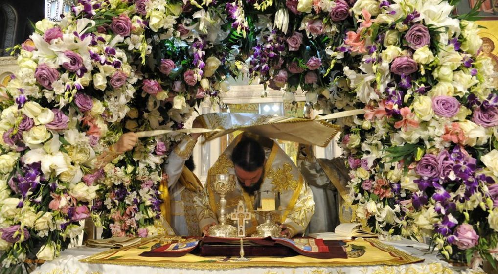 Η πρώτη Ανάσταση στην Πάτρα! Ο "κροτιδοπόλεμος" και τα σπασίματα στο κέντρο της πόλης! Ποια είναι η ιστορία του εθίμου - Δείτε ΒΙΝΤΕΟ