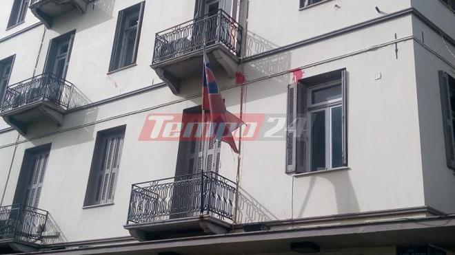 Πάτρα: Το "ντου" των φοιτητών στη γαλλική πρεσβεία και στο βρετανικό προξενείο - ΒΙΝΤΕΟ και ΦΩΤΟ