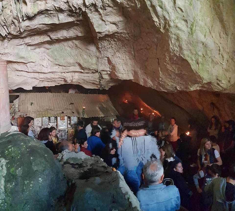 Σαντομέρι: Στην κορυφή του βουνού για το εκκλησάκι της Παναγίτσας – ΒΙΝΤΕΟ και ΦΩΤΟΓΡΑΦΙΕΣ