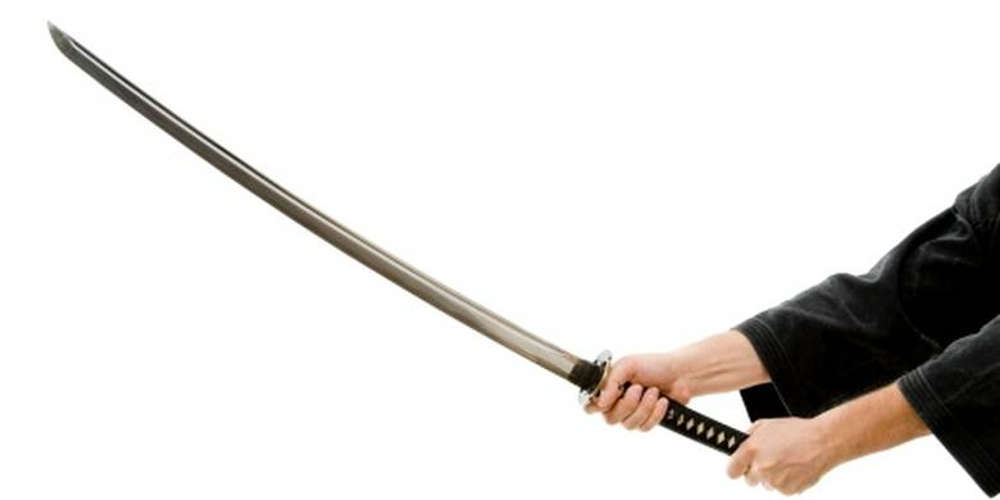 Μεθυσμένος Δήμαρχος - σαμουράι επιτέθηκε σε άστεγους